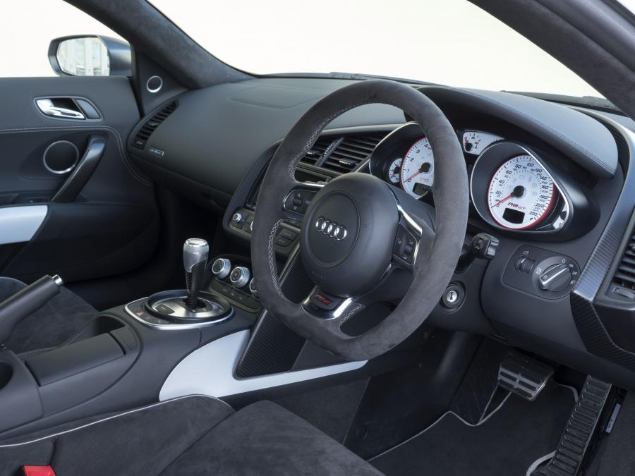 Торпедо Audi R8 GT 2010 года  (UK) (фото 10 из 18)